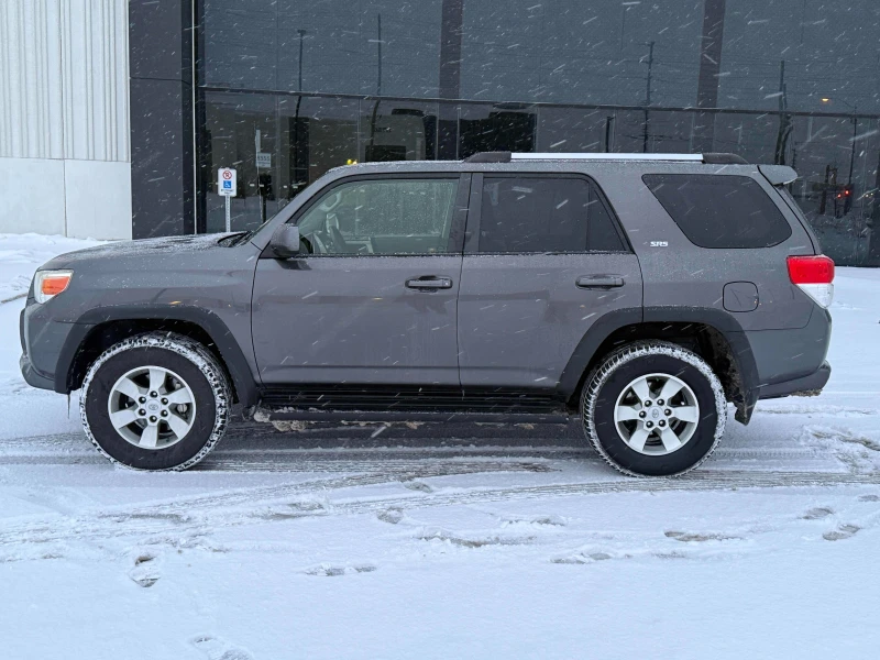 Toyota 4runner SR5* AWD* CARFAX* АВТО КРЕДИТ* , снимка 2 - Автомобили и джипове - 53201012