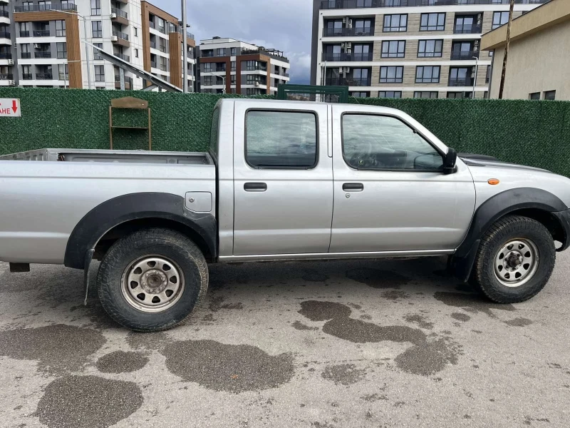 Nissan Navara NP300 Дизел, снимка 3 - Автомобили и джипове - 53477849