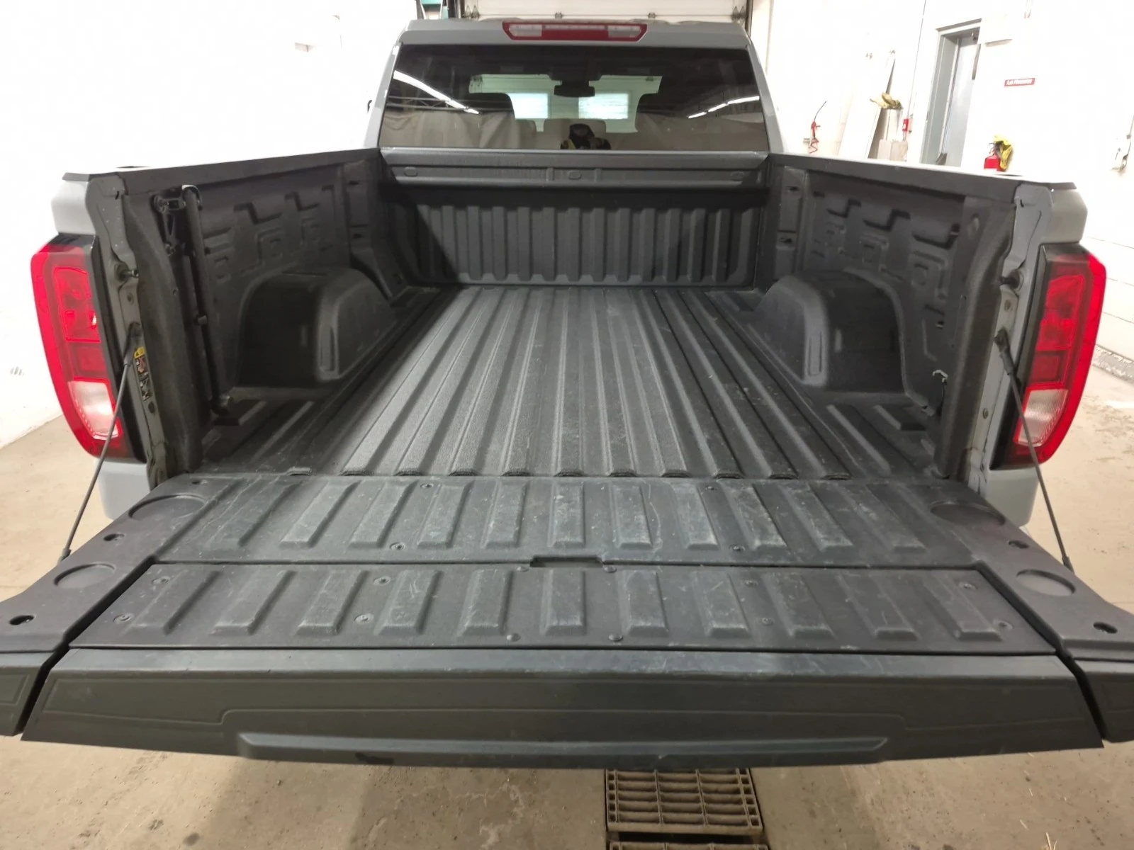 Gmc Sierra 5.3L 8cyl 4WD, снимка 13 - Автомобили и джипове - 53865884