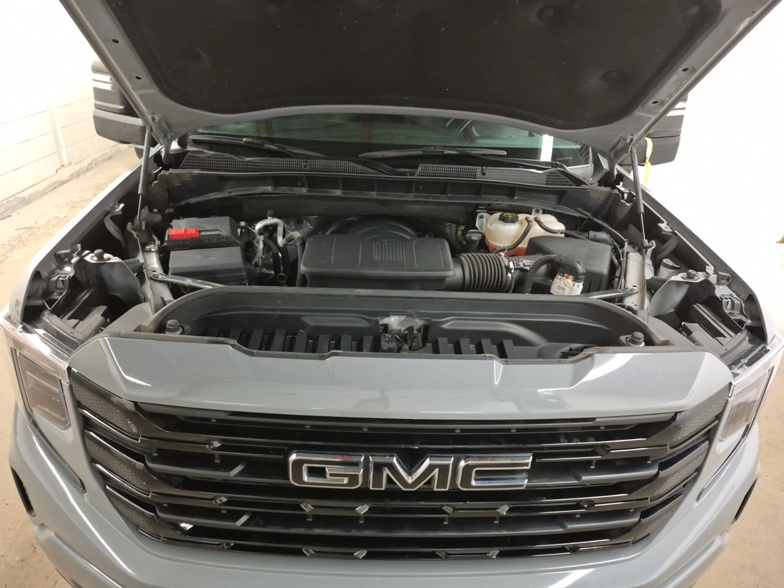 Gmc Sierra 5.3L 8cyl 4WD, снимка 17 - Автомобили и джипове - 53865884