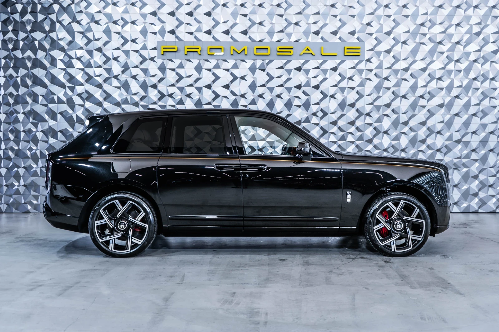 Rolls-Royce Cullinan Black Badge Series II* Лизинг, снимка 3 - Автомобили и джипове - 54779471
