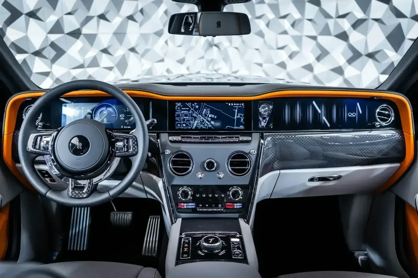 Rolls-Royce Cullinan Black Badge Series II* Лизинг, снимка 14 - Автомобили и джипове - 54779471