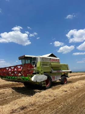      Claas Mega 218