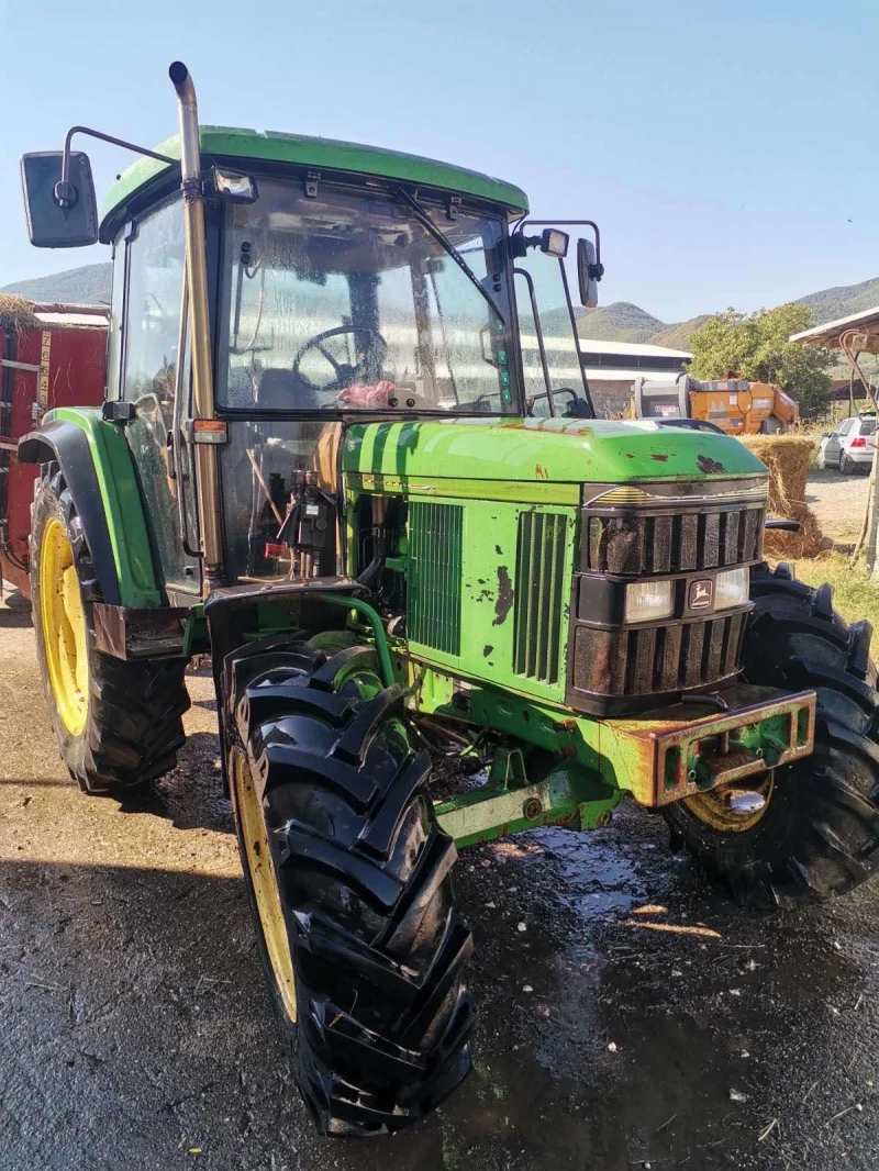 Трактор John Deere 6200