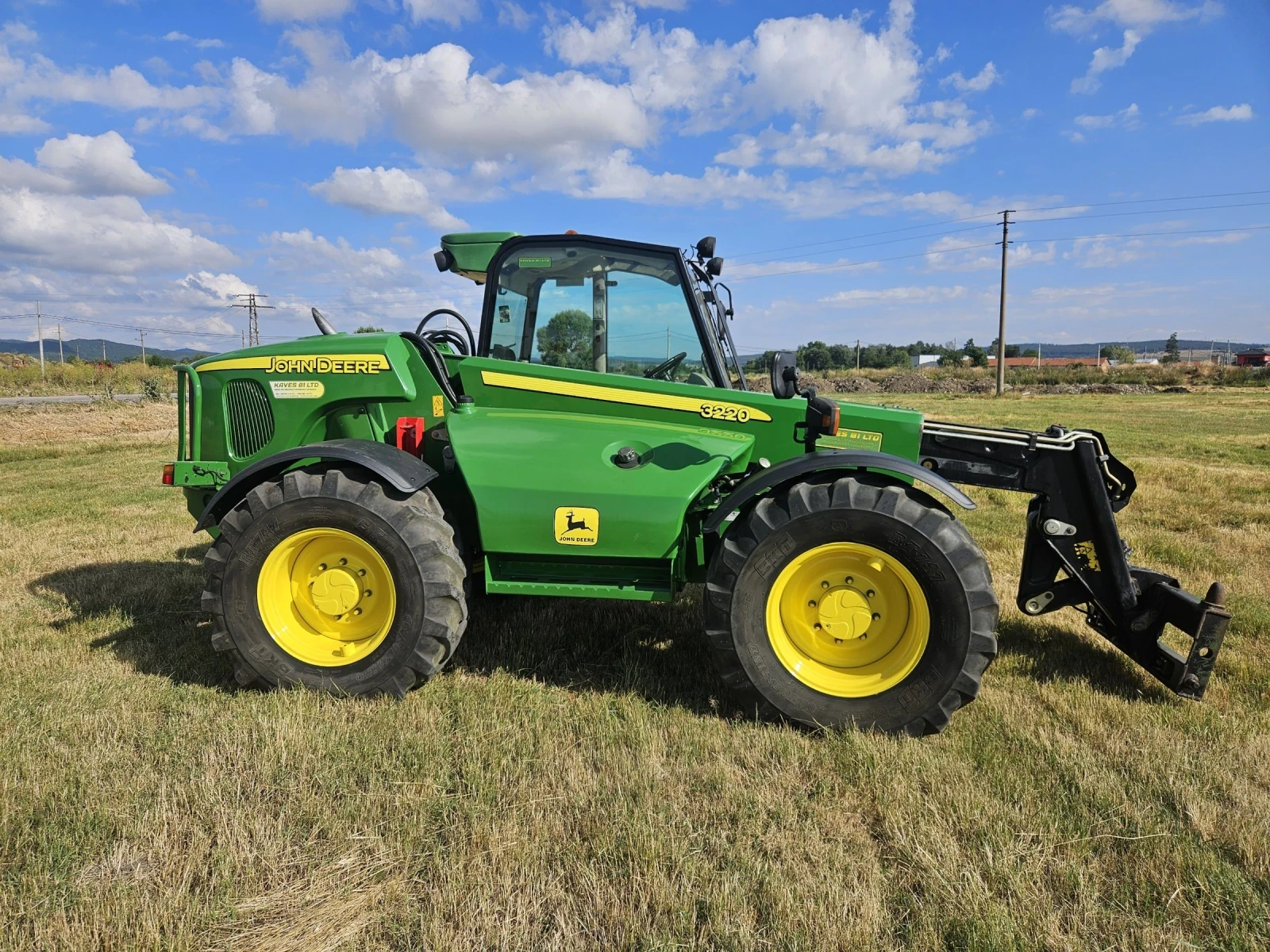 Телескопичен товарач John Deere 3220 - изображение 7