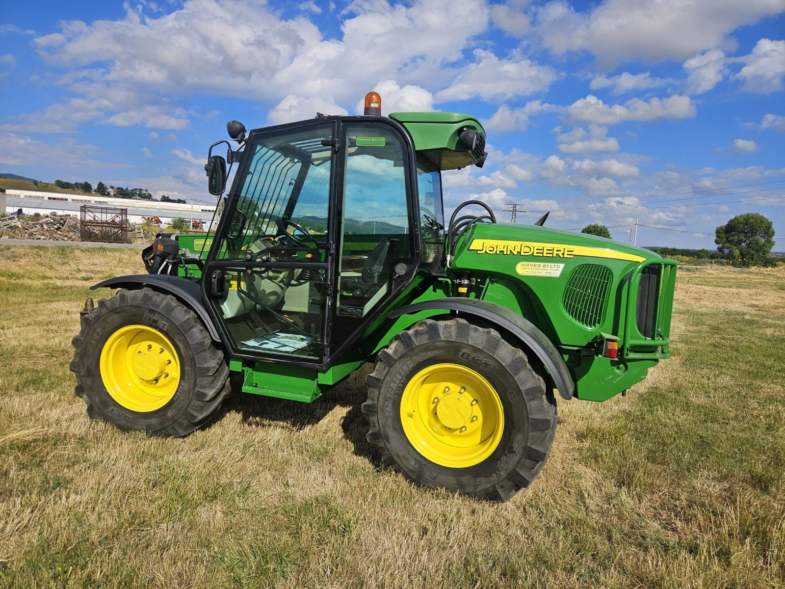 Телескопичен товарач John Deere 3220 - изображение 4