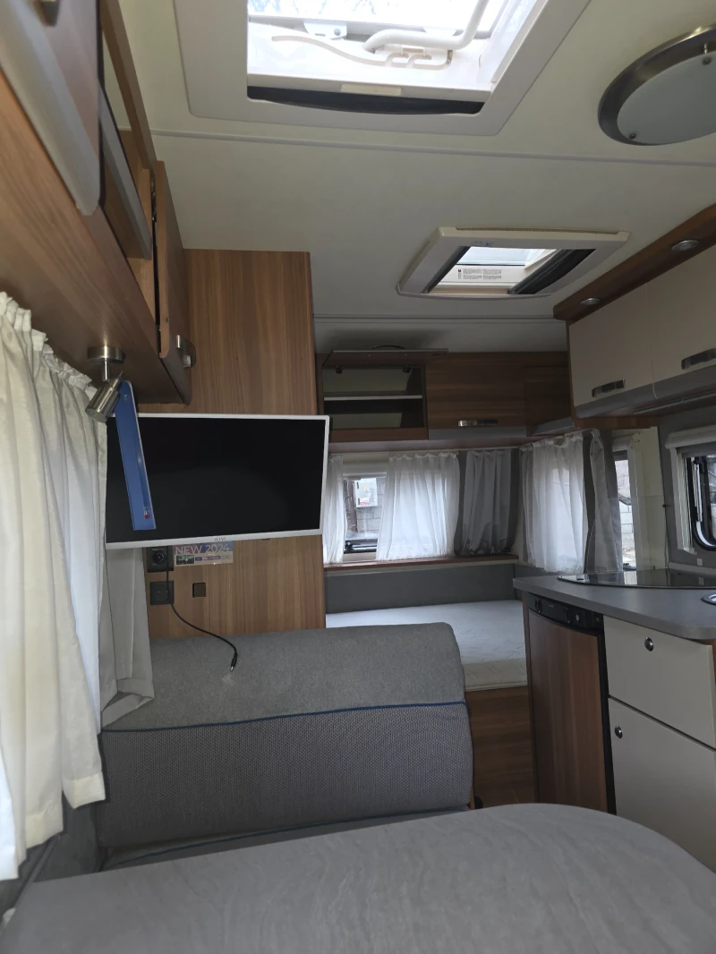 Каравана Weinsberg Cara one 390, снимка 8 - Каравани и кемпери - 52977681