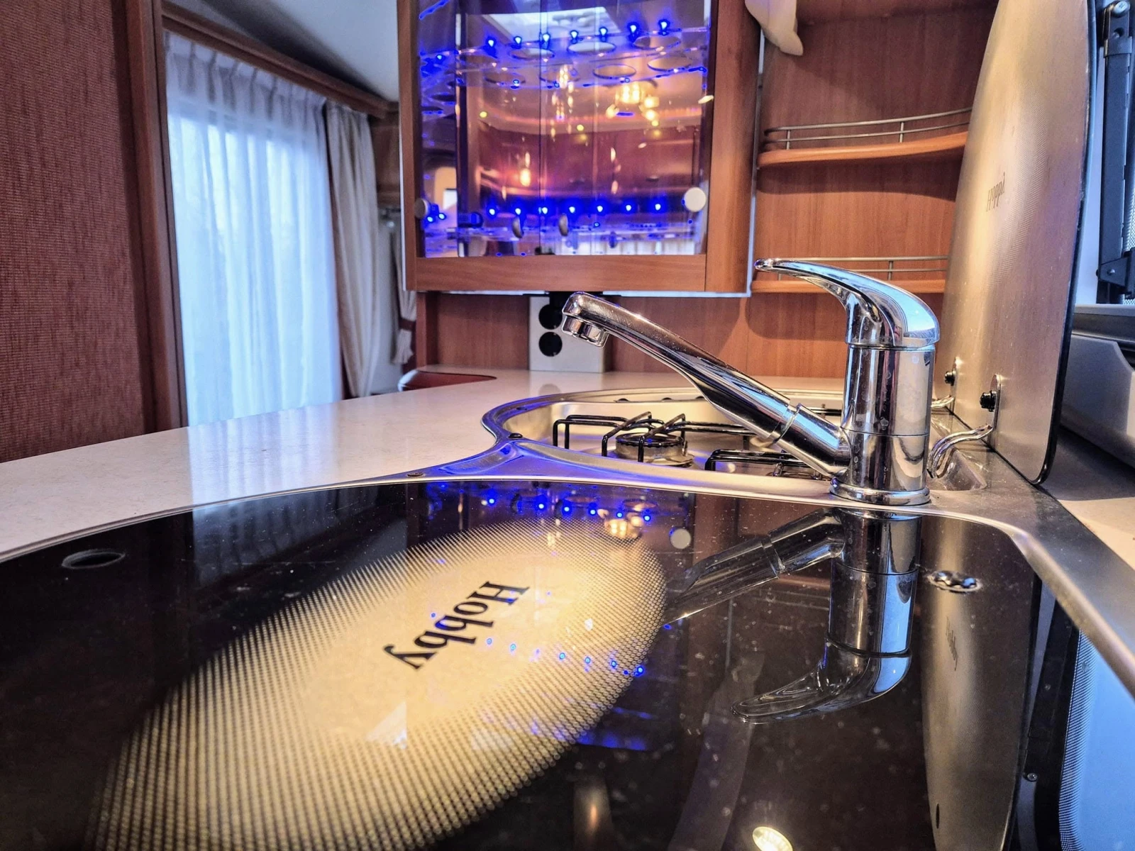 �������� Hobby Excellent | Mobile.bg � ����������� 14