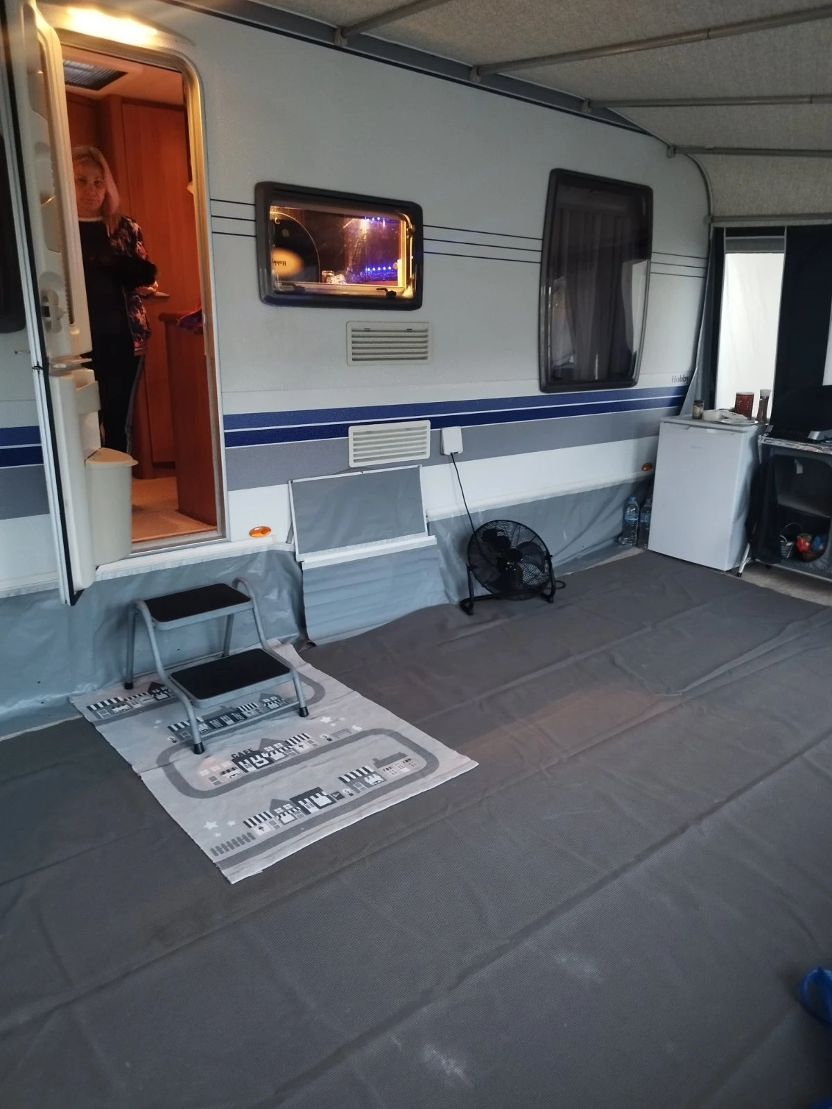 �������� Hobby Excellent | Mobile.bg � ����������� 17