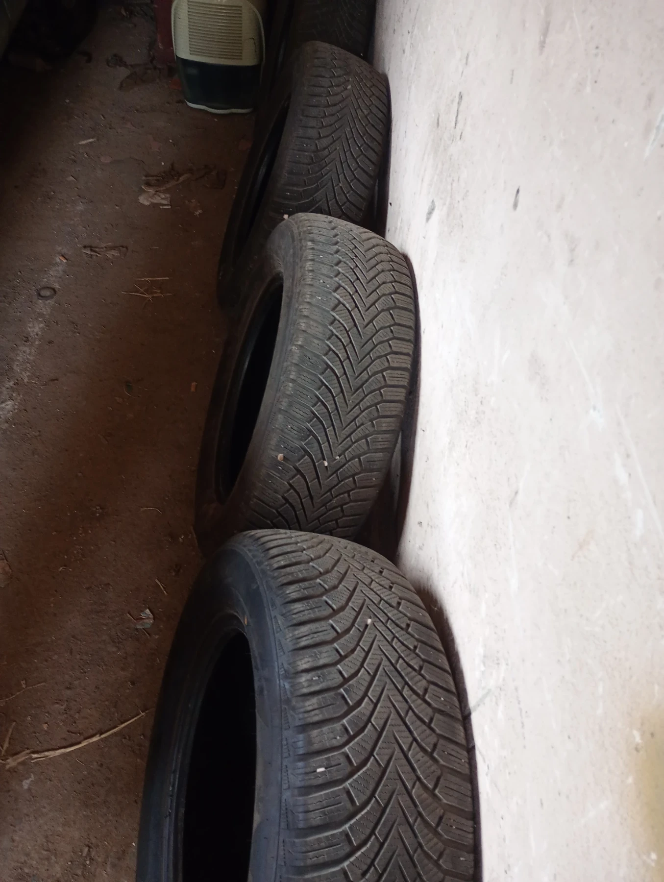 Гуми Зимни 215/65R16, снимка 7 - Гуми и джанти - 56191732