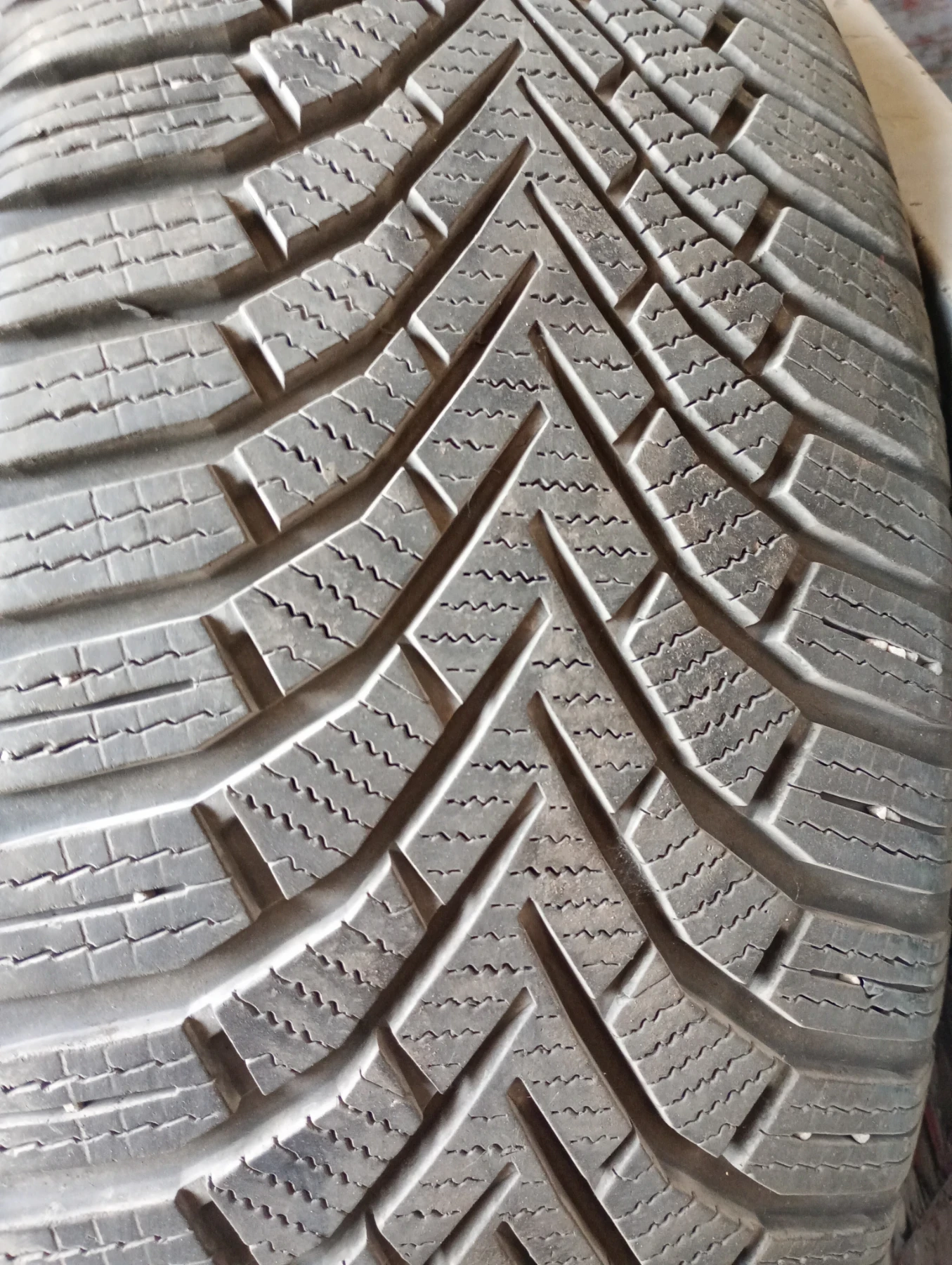 Гуми Зимни 215/65R16, снимка 4 - Гуми и джанти - 56191732