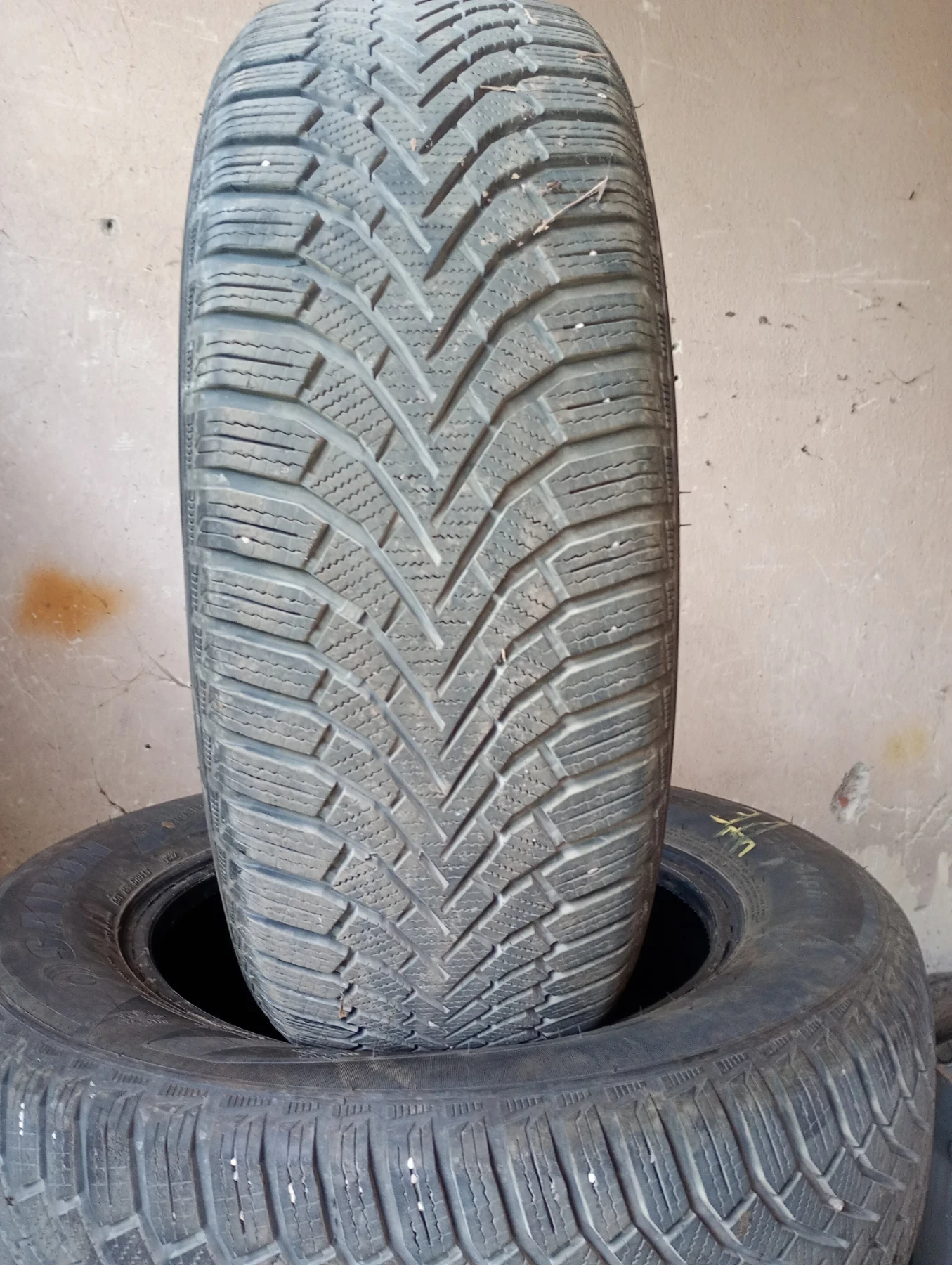 Гуми Зимни 215/65R16