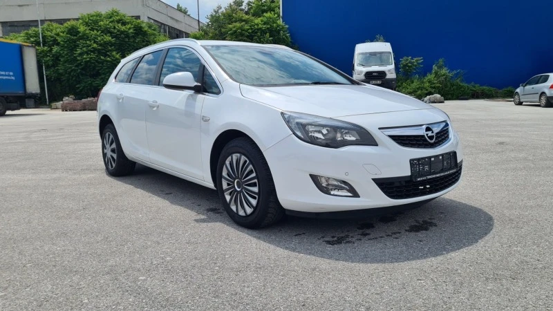 Opel Astra 1.4 Ecotec, снимка 3 - Автомобили и джипове - 41438131