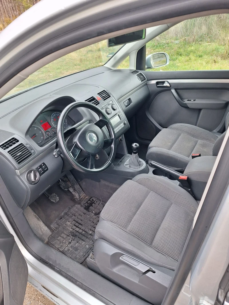 VW Touran 2.0Tdi, снимка 5 - Автомобили и джипове - 48403661