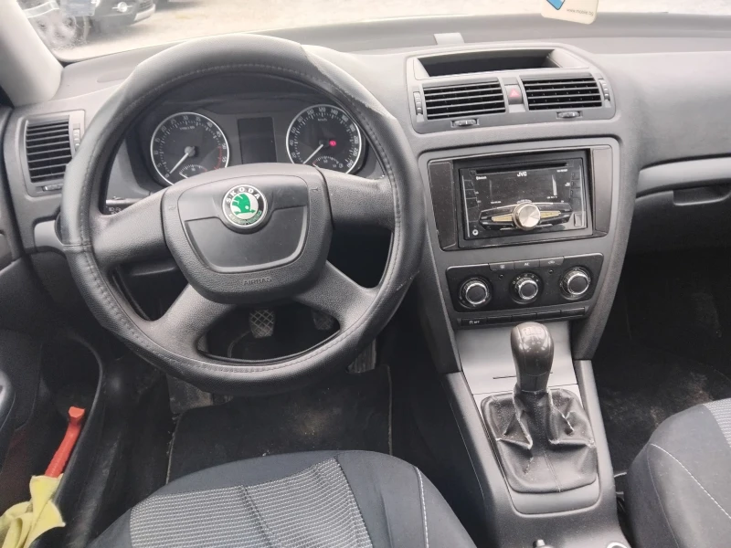 Skoda Octavia 1.6TDI105ксА/С, снимка 10 - Автомобили и джипове - 49126445