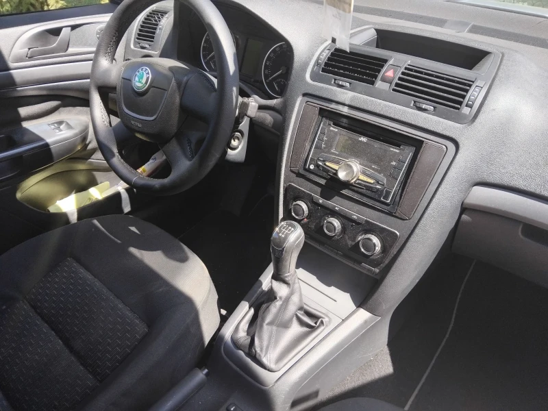 Skoda Octavia 1.6TDI105ксА/С, снимка 17 - Автомобили и джипове - 51811703