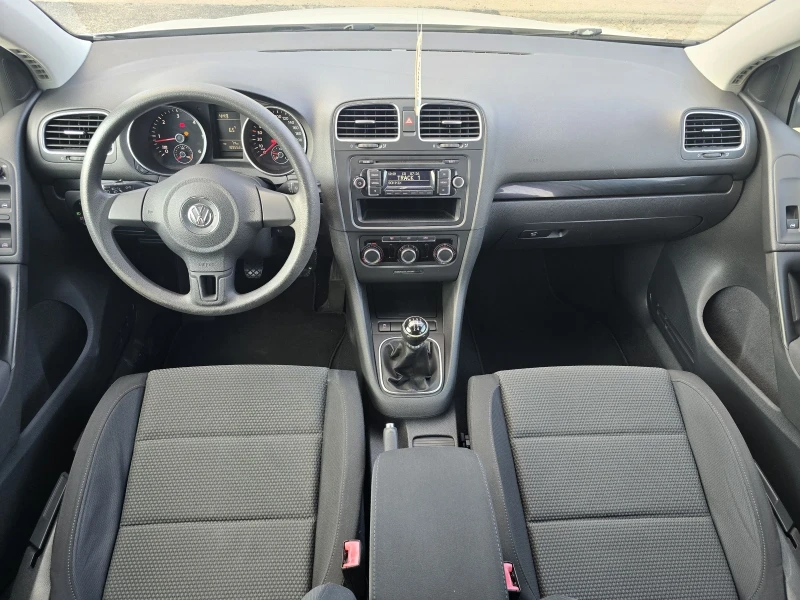 VW Golf 1.6tdi 105Hp Топ Състояние ЛИЗИНГ, снимка 10 - Автомобили и джипове - 49226131