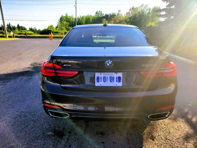 BMW 750 * 4dr Sdn 750Li xDrive AWD * CARFAX * ЦЕНА ДО БГ, снимка 4 - Автомобили и джипове - 52803491