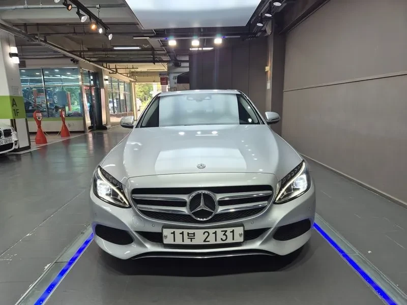Mercedes-Benz C 220 D Avantgarde, снимка 3 - Автомобили и джипове - 56209389