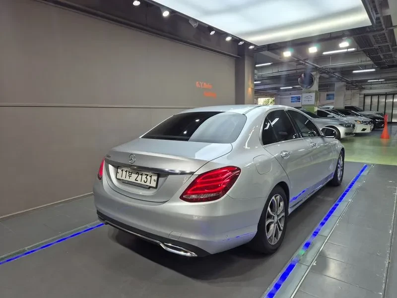 Mercedes-Benz C 220 D Avantgarde, снимка 2 - Автомобили и джипове - 56209389