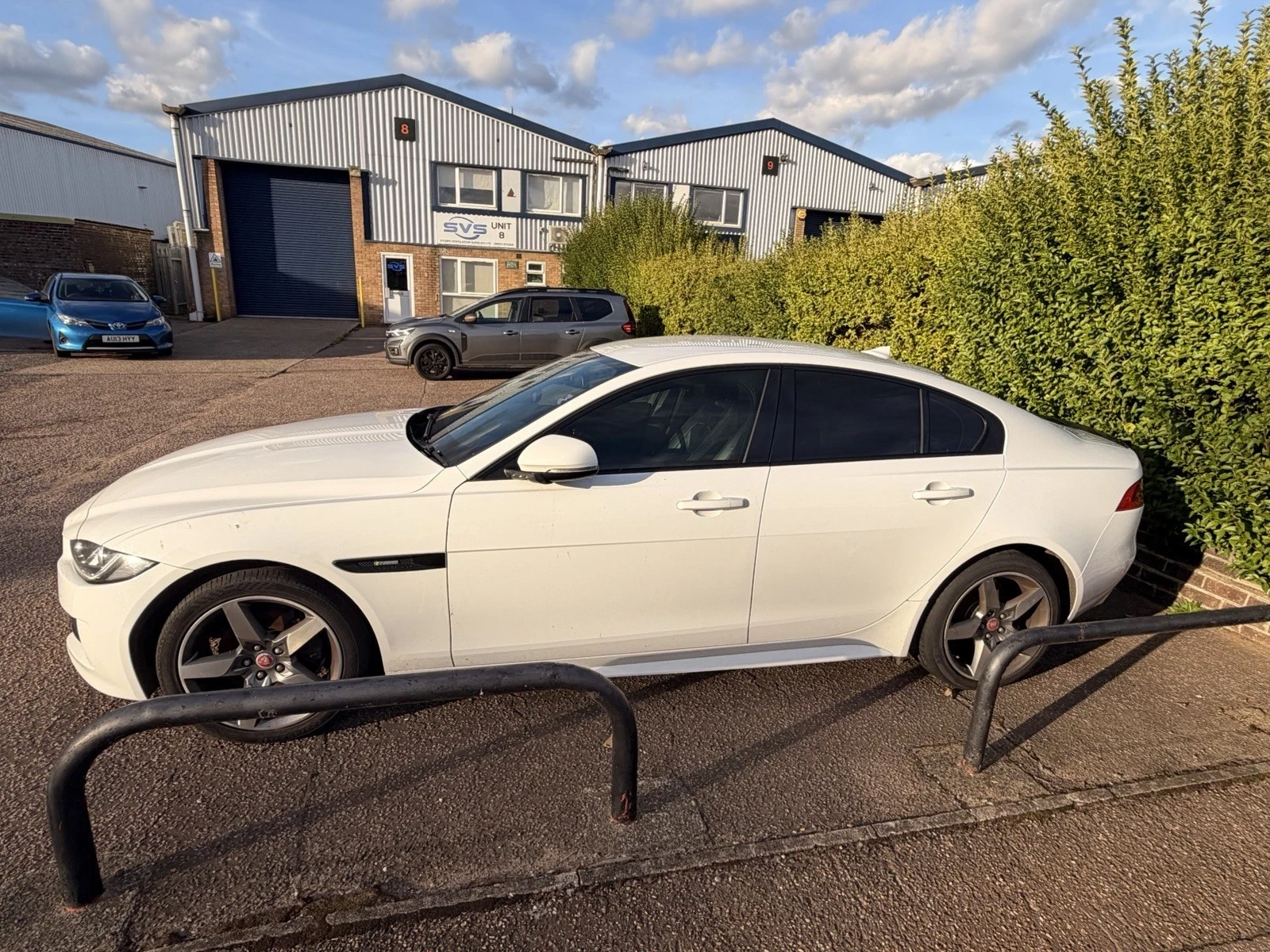 Jaguar XE 2.0d 177к.с - изображение 3