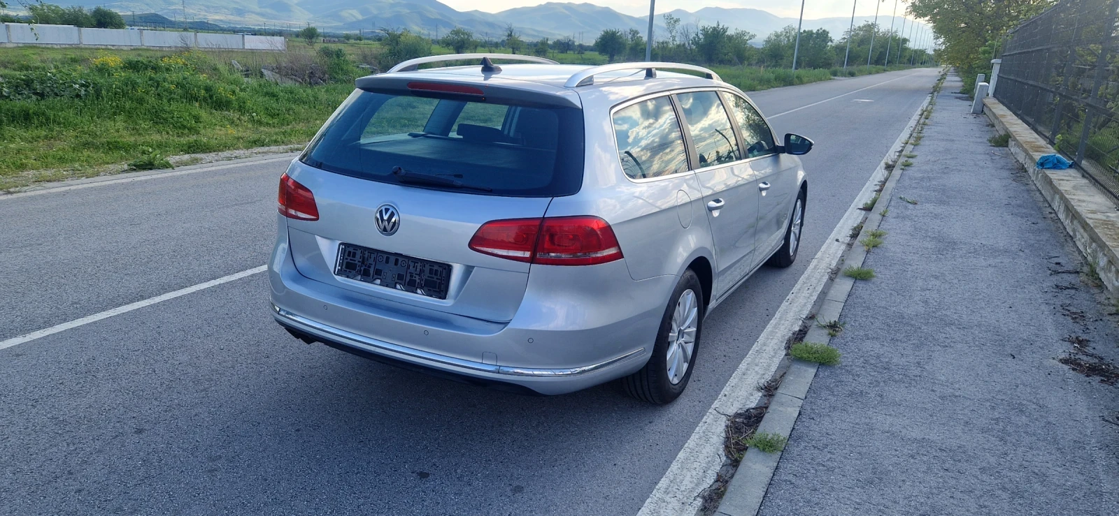 VW Passat 2.0 TDI, снимка 5 - Автомобили и джипове - 54470948