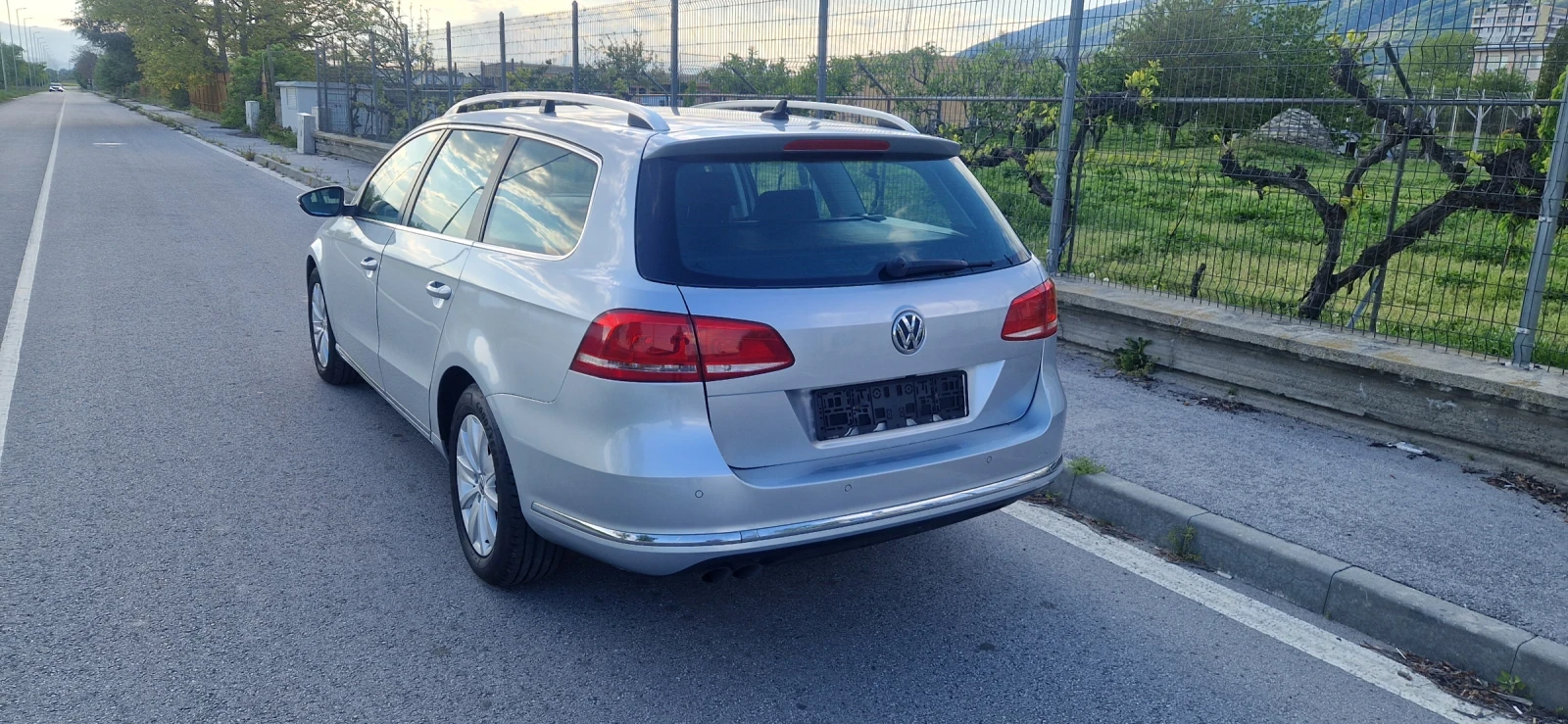 VW Passat 2.0 TDI, снимка 4 - Автомобили и джипове - 54470948