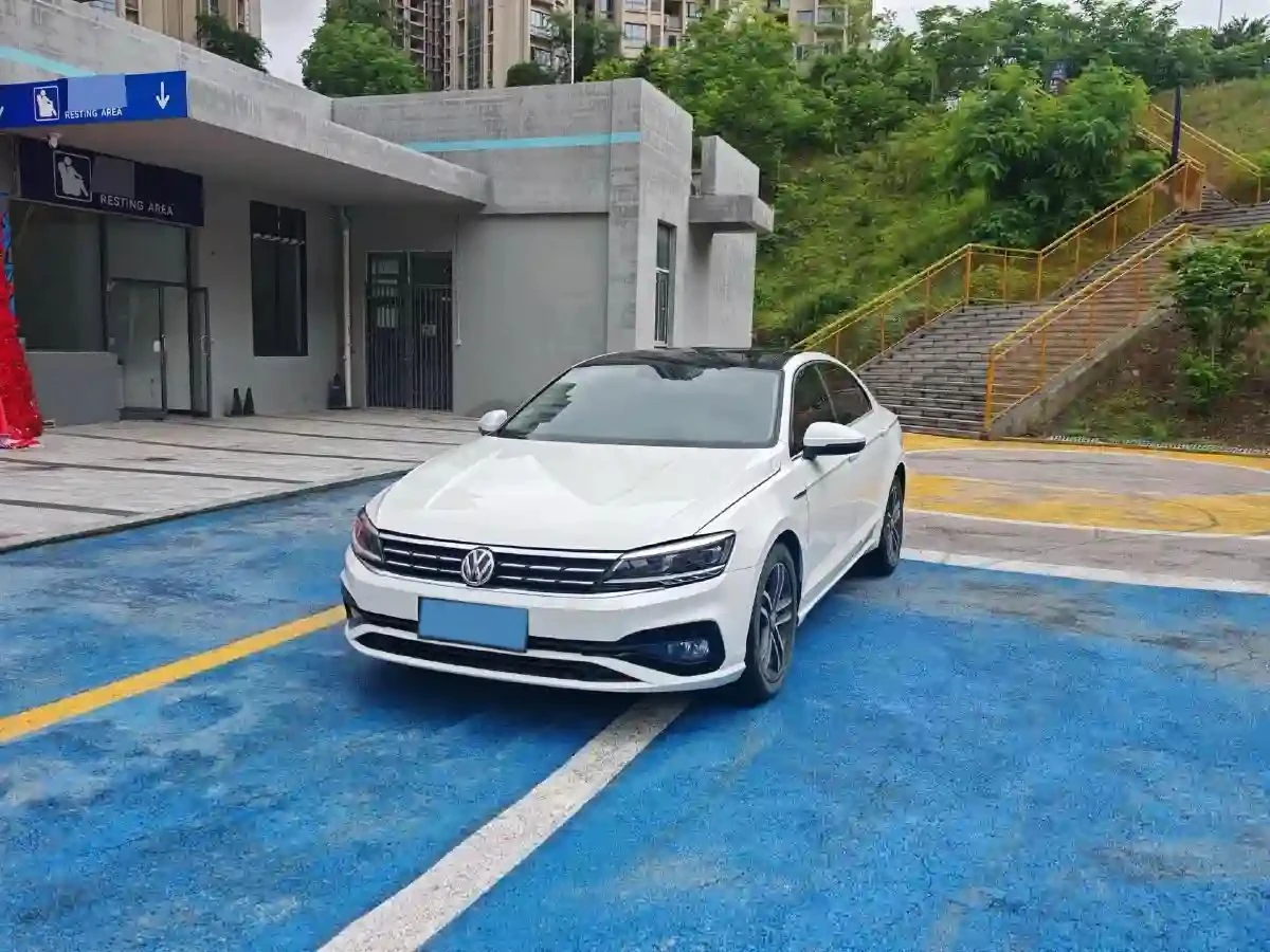 VW Passat, снимка 7 - Автомобили и джипове - 54569263