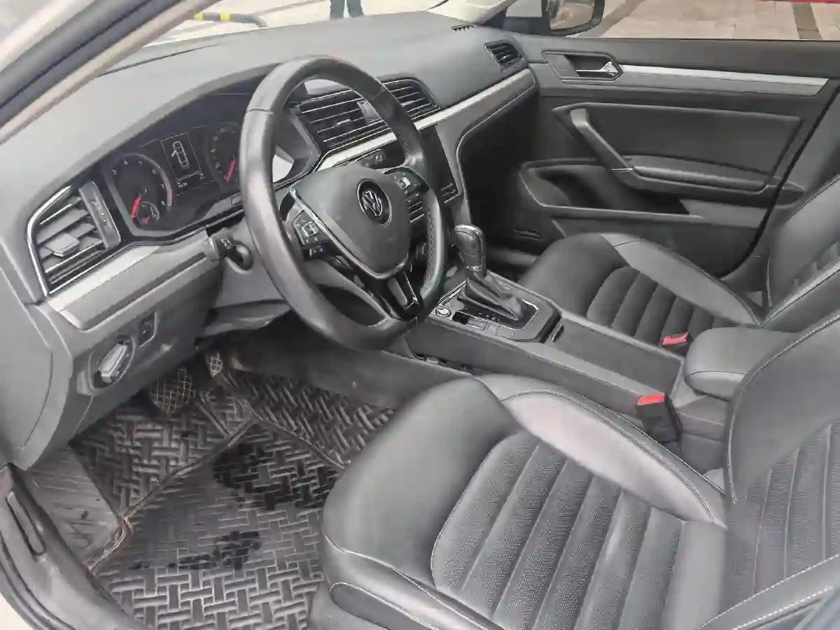 VW Passat, снимка 12 - Автомобили и джипове - 54569263