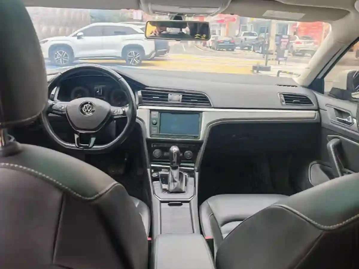 VW Passat, снимка 10 - Автомобили и джипове - 54569263