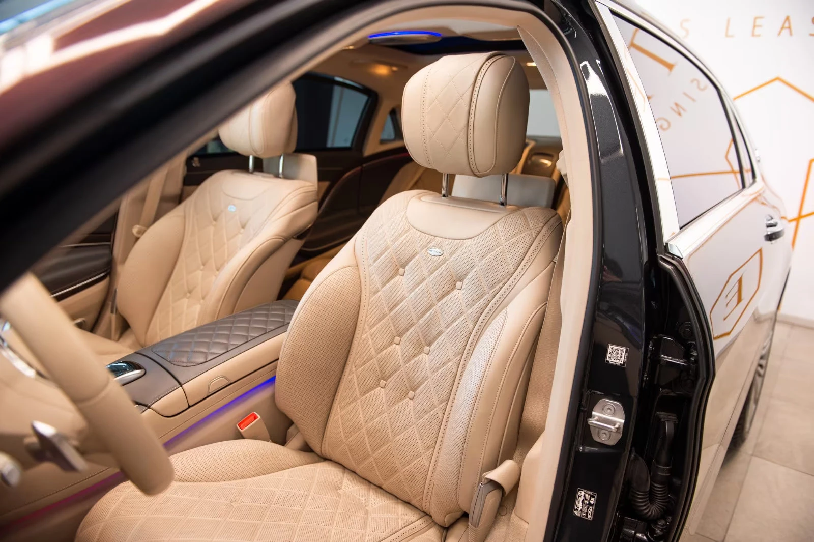 Maybach S 560 4MATIC/469HP/PANO/TV/360/BURM/MASSAGE/HUD/337q, снимка 7 - Автомобили и джипове - 54676299