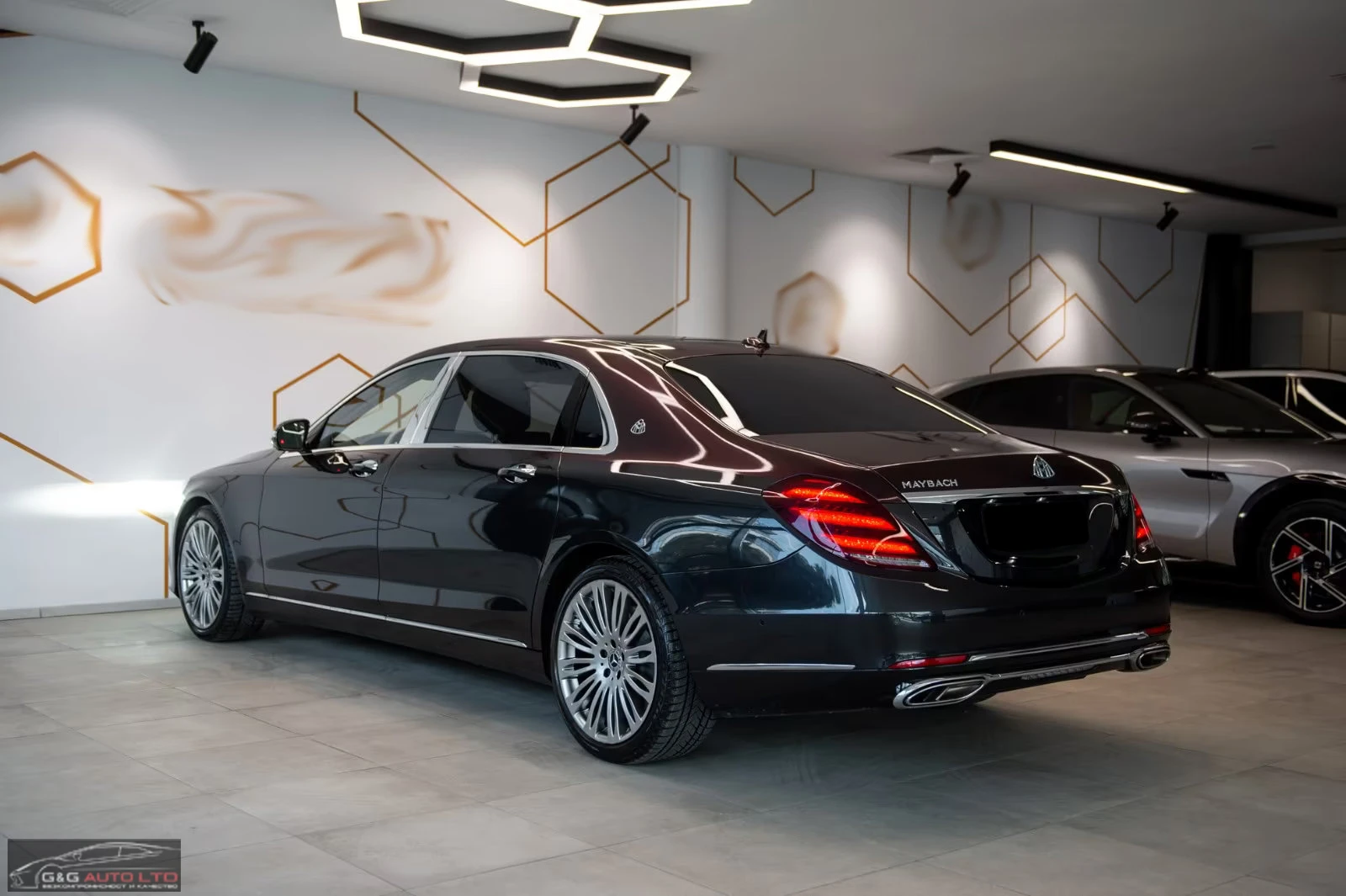 Maybach S 560 4MATIC/469HP/PANO/TV/360/BURM/MASSAGE/HUD/337q, снимка 4 - Автомобили и джипове - 54676299
