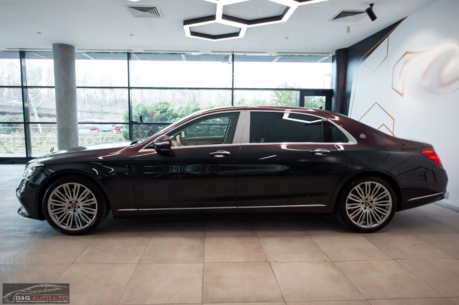 Maybach S 560 4MATIC/469HP/PANO/TV/360/BURM/MASSAGE/HUD/337q, снимка 3 - Автомобили и джипове - 54676299