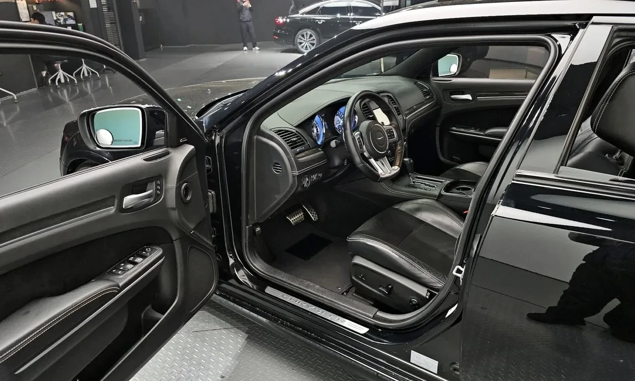 Chrysler 300c 6.4 Srt8 Hemi Панорама/ Обдухване/ Подгрев/, снимка 11 - Автомобили и джипове - 54970883