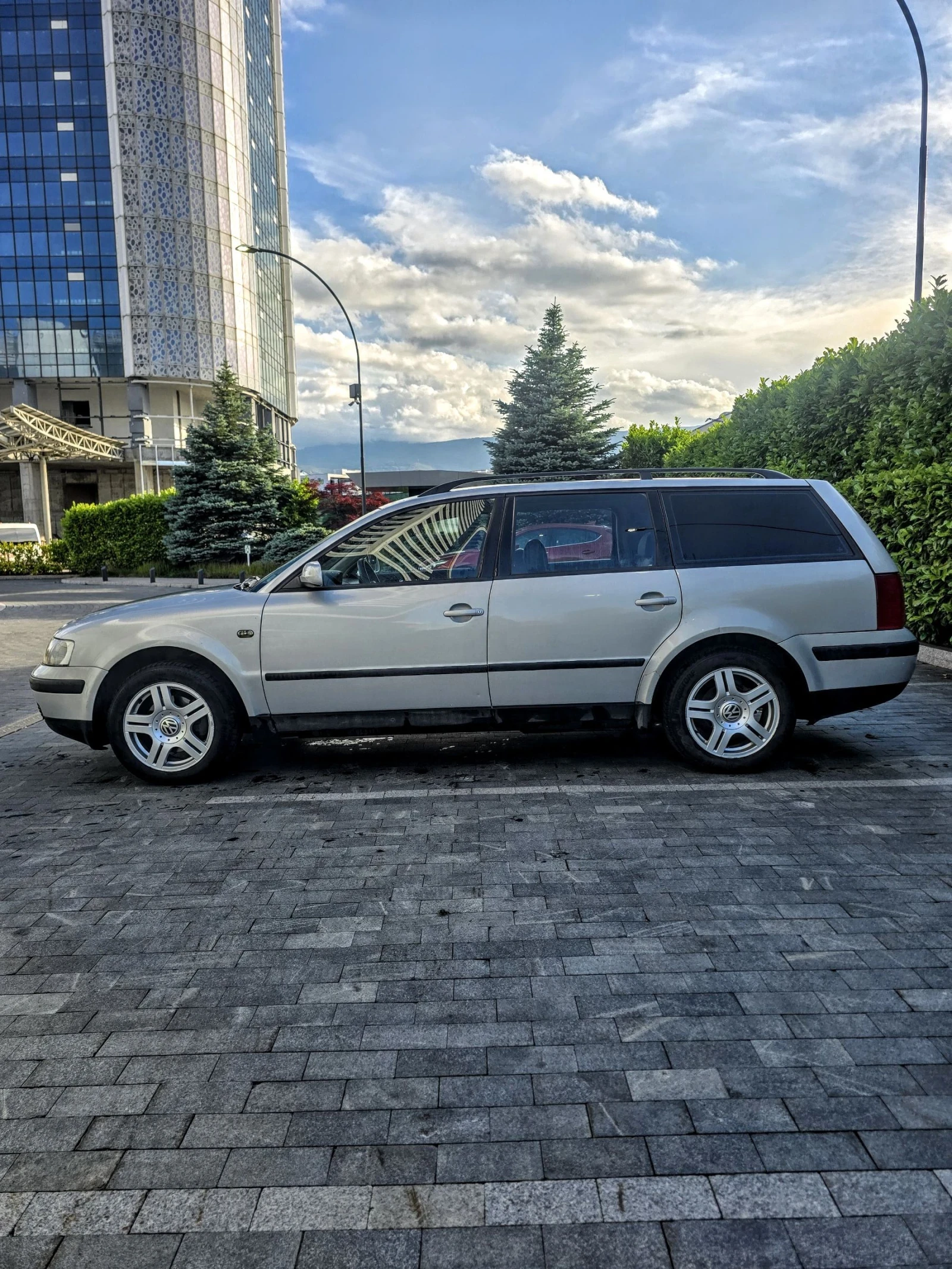 VW Passat 1.9 TDI, снимка 7 - Автомобили и джипове - 55067326