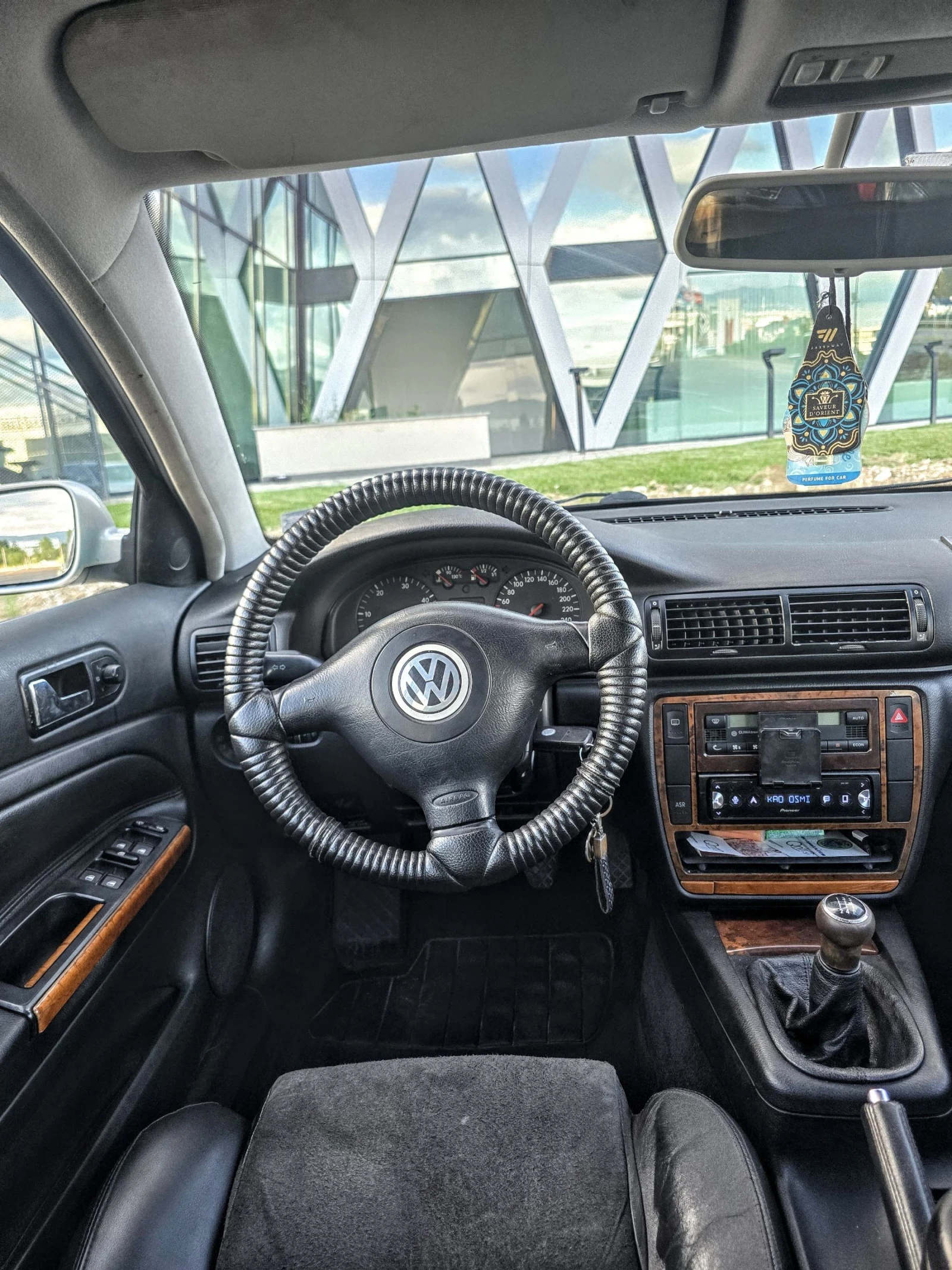 VW Passat 1.9 TDI, снимка 13 - Автомобили и джипове - 55067326