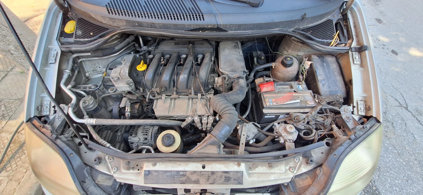 Renault Scenic 1.6 16V, снимка 2 - Автомобили и джипове - 55263478