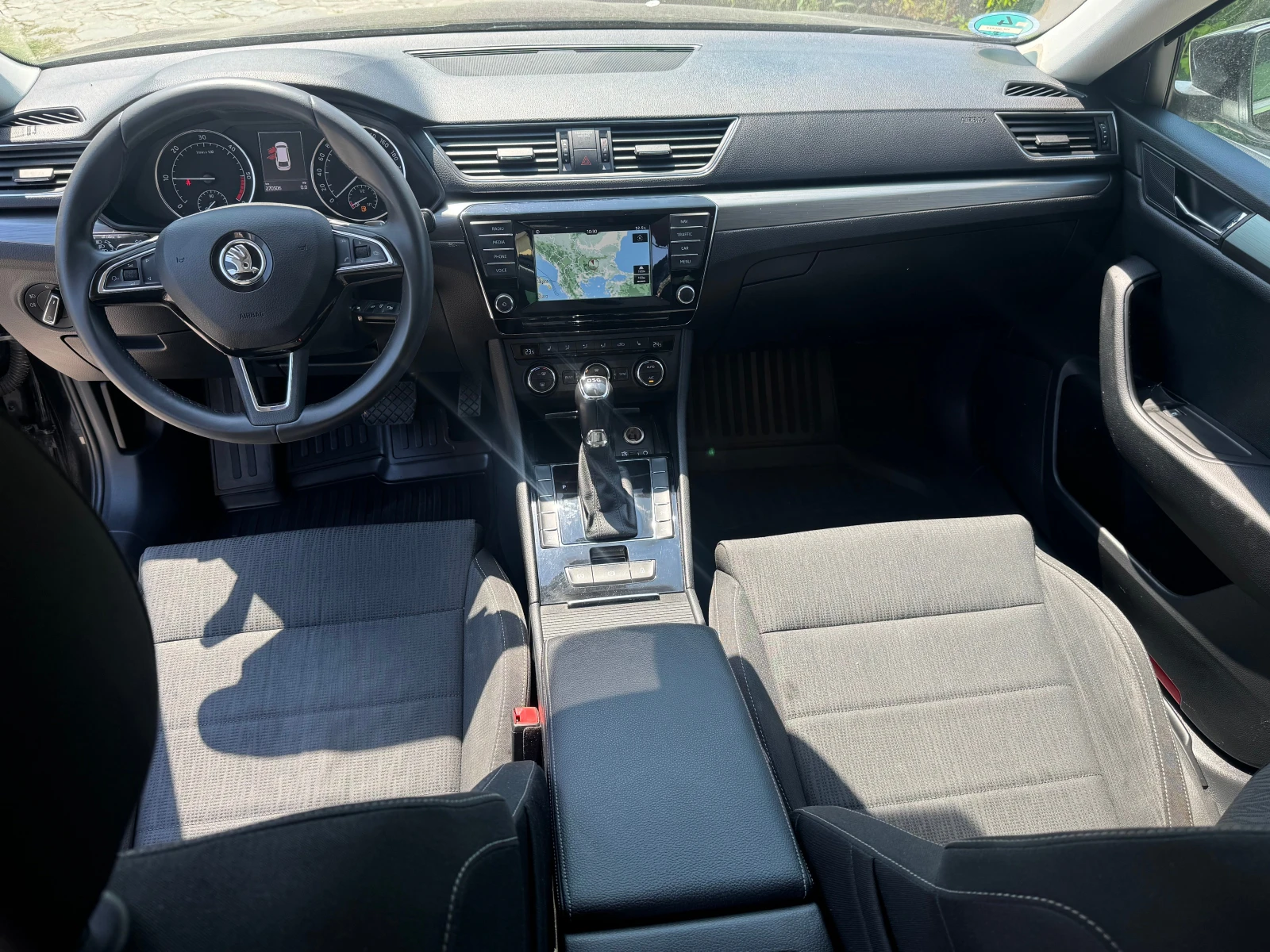 Skoda Superb 2.0TDi Ambition, снимка 8 - Автомобили и джипове - 55347583