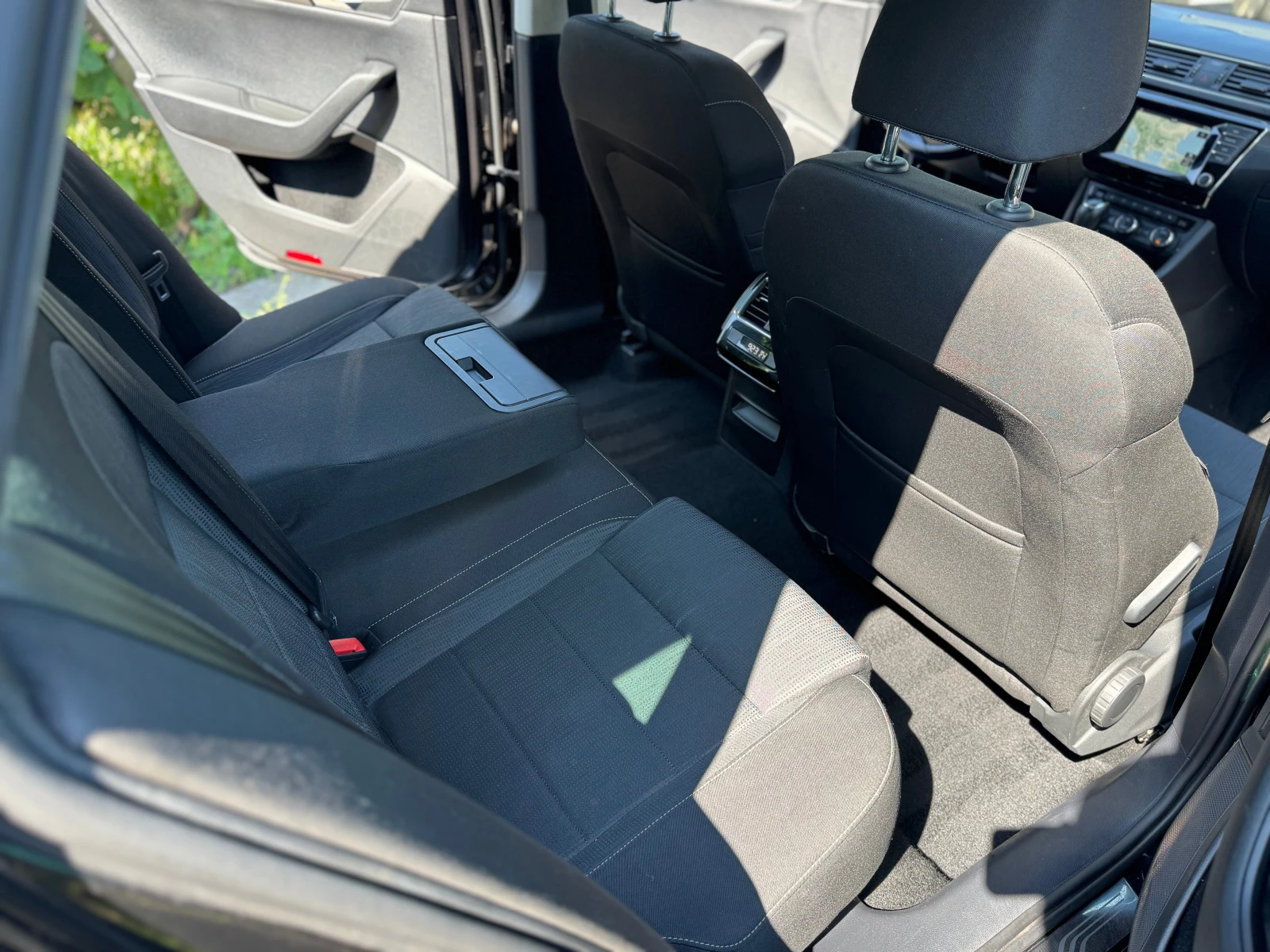 Skoda Superb 2.0TDi Ambition, снимка 10 - Автомобили и джипове - 55347583