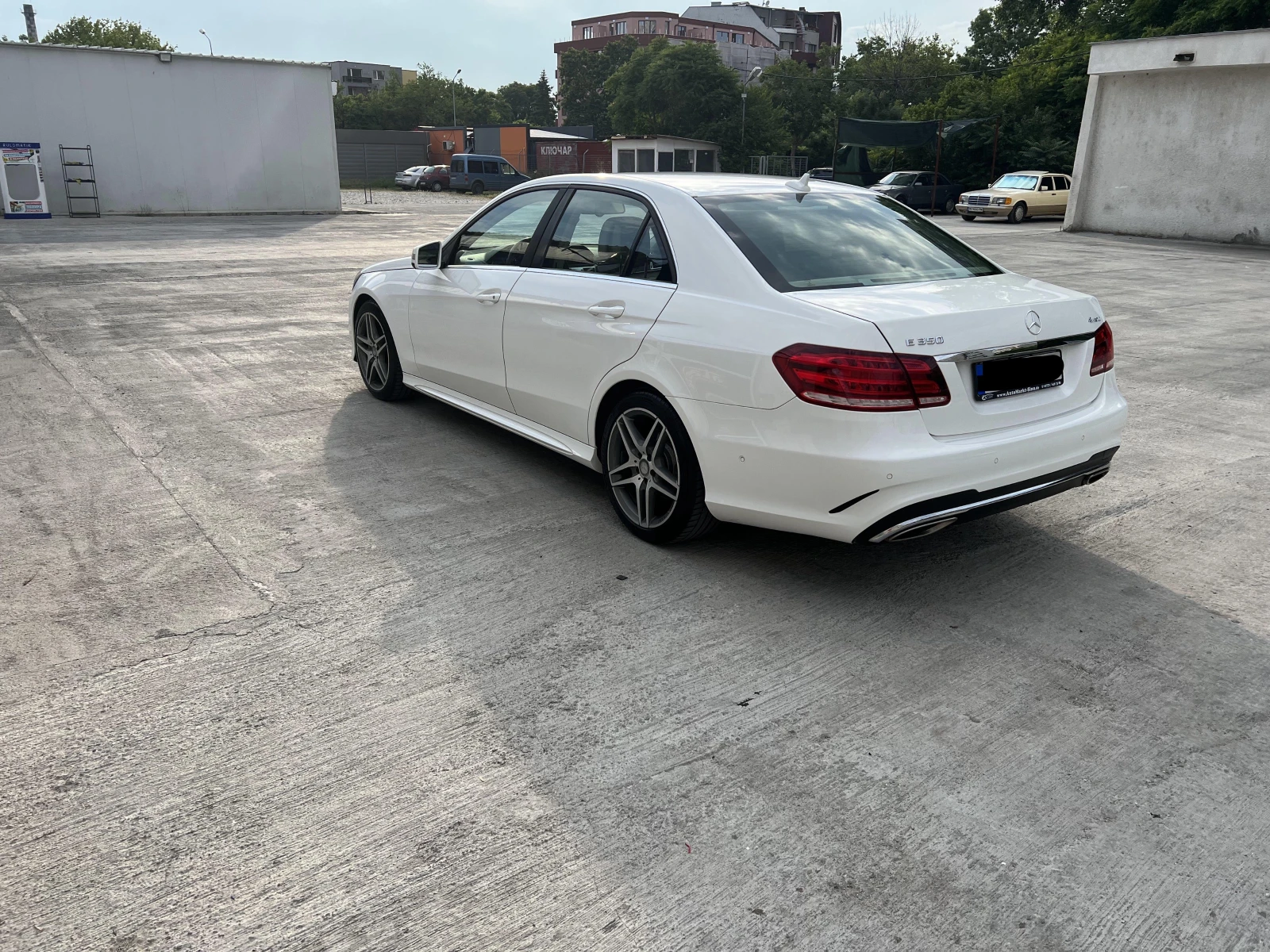 Mercedes-Benz E 350 4 MATIC, снимка 4 - Автомобили и джипове - 55835061