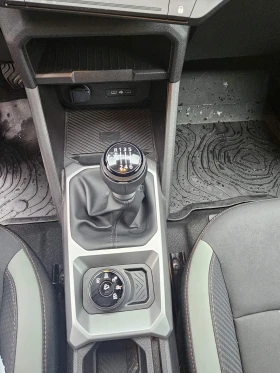 Dacia Duster 1.0 TCe 100 LPG 4x4, снимка 9