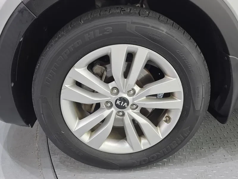 Kia Sorento 2.0 2WD, снимка 5 - Автомобили и джипове - 54750731