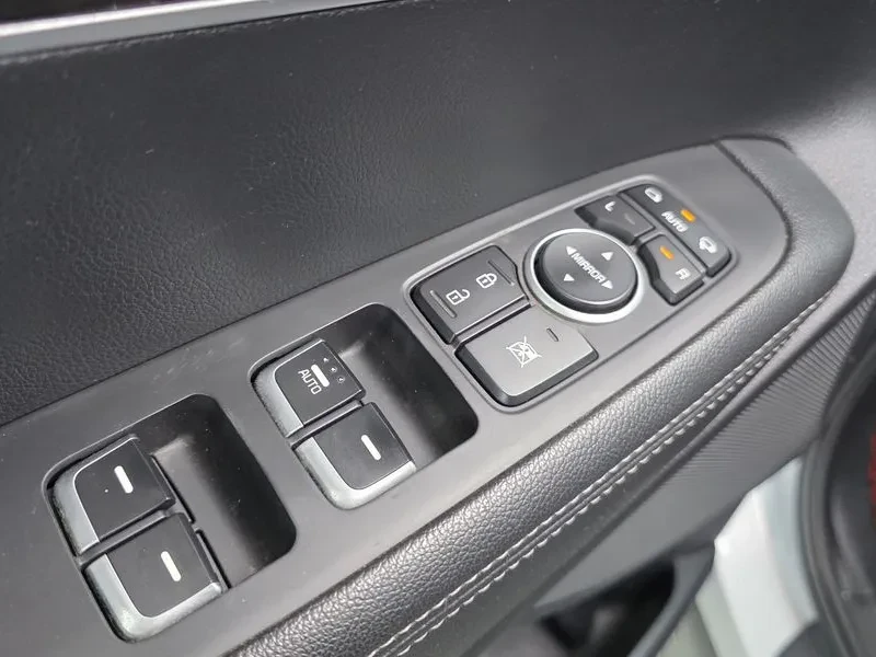 Kia Sorento 2.0 2WD, снимка 12 - Автомобили и джипове - 54750731