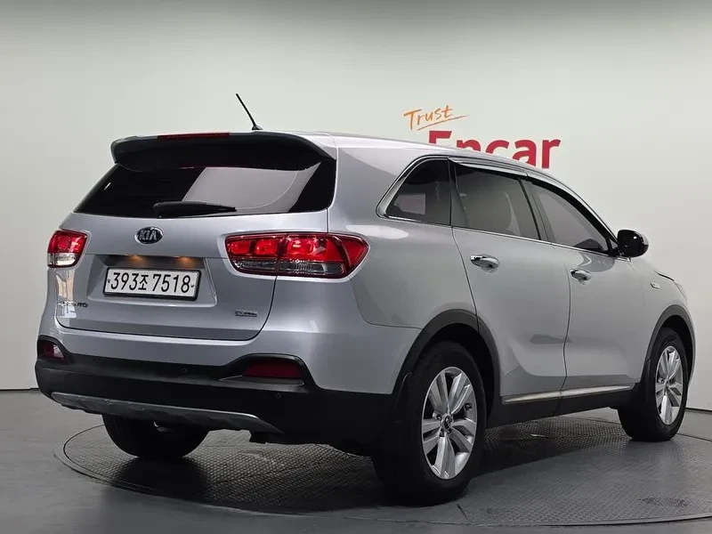 Kia Sorento 2.0 2WD, снимка 2 - Автомобили и джипове - 54750731