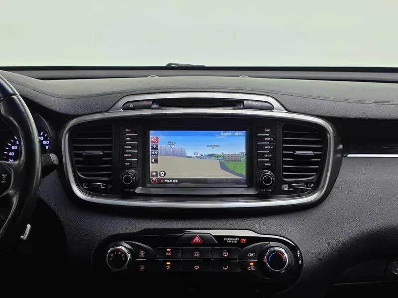 Kia Sorento 2.0 2WD, снимка 13 - Автомобили и джипове - 54750731