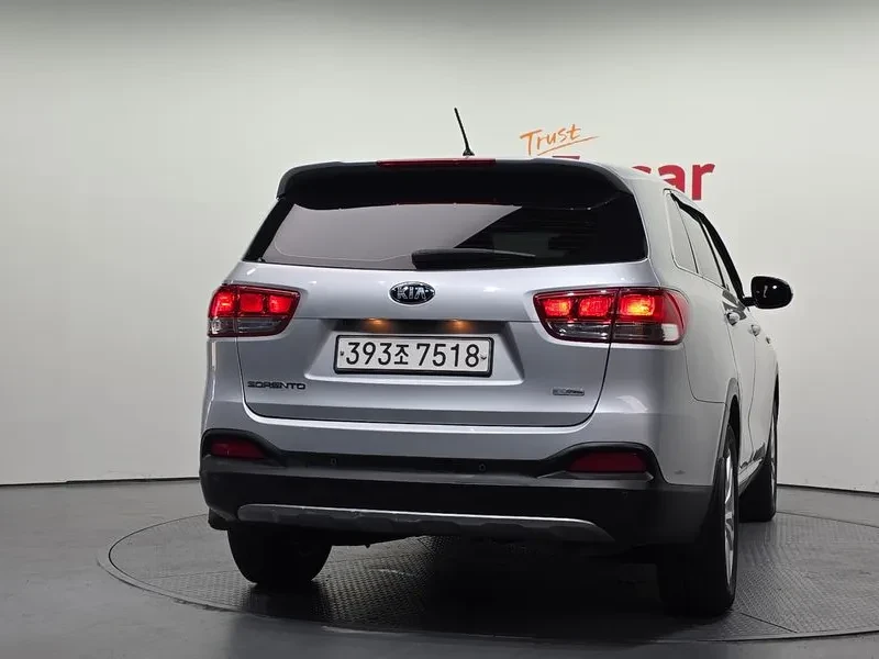 Kia Sorento 2.0 2WD, снимка 4 - Автомобили и джипове - 54750731