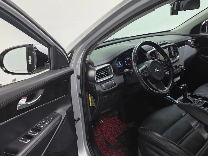 Kia Sorento 2.0 2WD, снимка 11 - Автомобили и джипове - 54750731