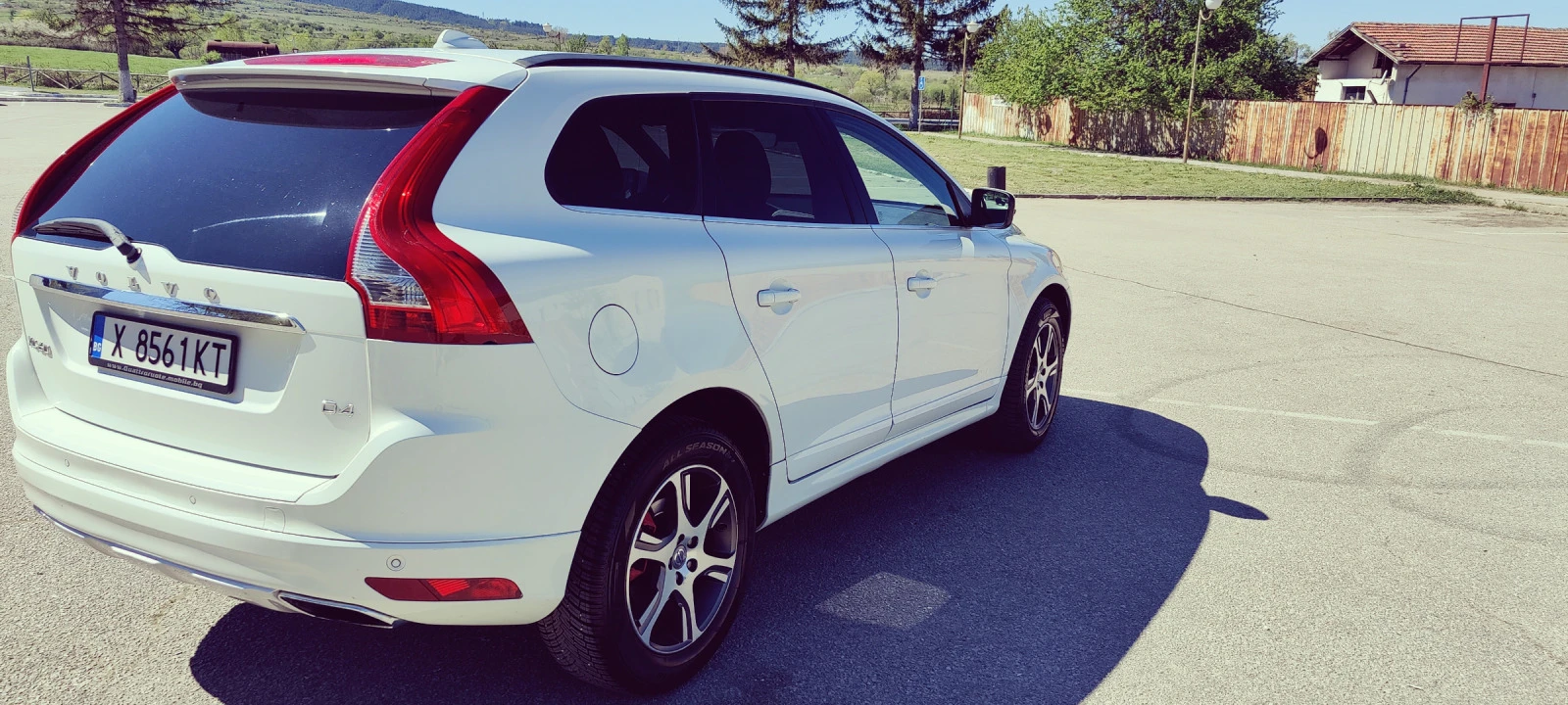 Volvo XC60 D4 - изображение 4