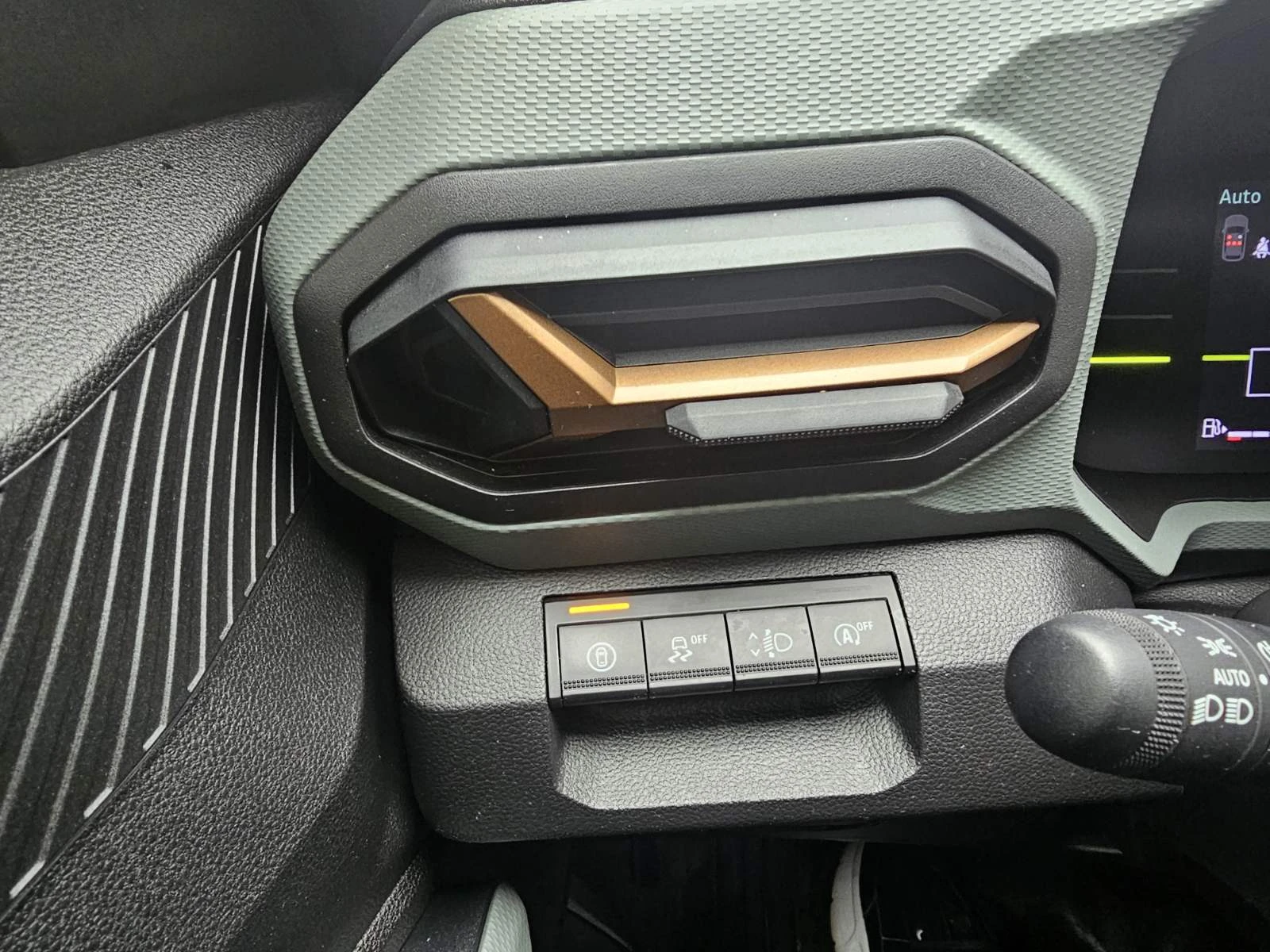 Dacia Duster 1.0 TCe 100 LPG 4x4, снимка 12 - Автомобили и джипове - 54358835