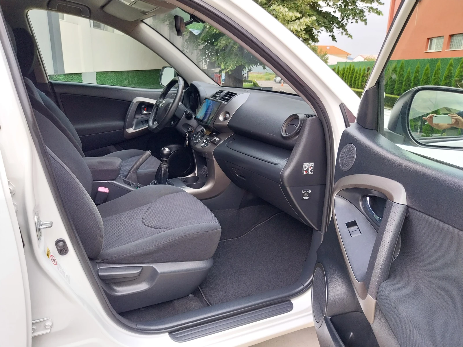 Toyota Rav4 2.2 D4D 150ks/* 4x4/* НАВИ/* ТЕГЛИЧ/!!!Face-lift *, снимка 10 - Автомобили и джипове - 54742269